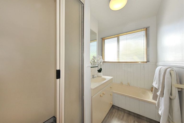 Photo of property in 2/76 Staveley Street, Avonhead, Christchurch, 8042