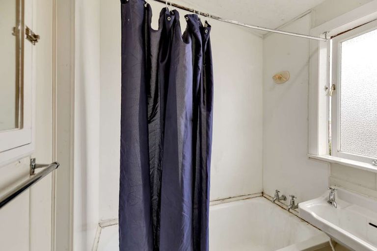 Photo of property in 4 Matipo Street, Castlecliff, Wanganui, 4501