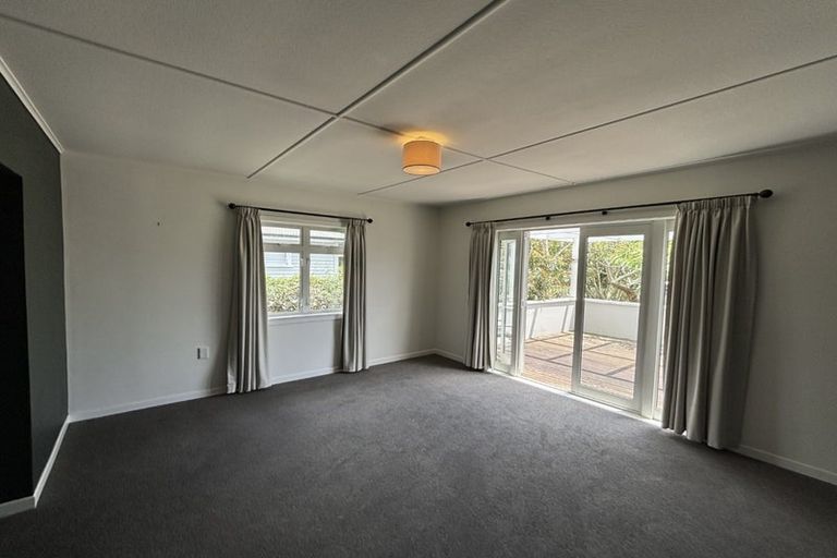 Photo of property in 20 Karaka Street, Merrilands, New Plymouth, 4312