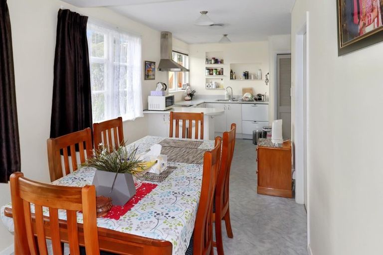 Photo of property in 41 Lyndfield Lane, Newlands, Wellington, 6037