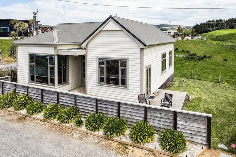 Photo of property in 2 Wood Street, Kaka Point, Balclutha, 9271