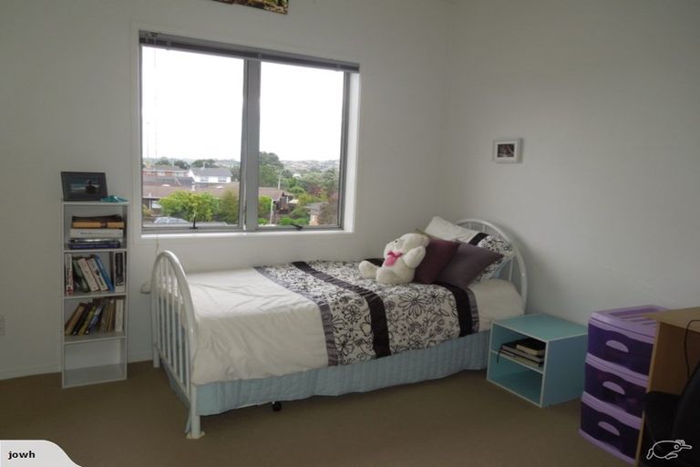 Photo of property in 9/3 Riverside Road, Orewa, 0931