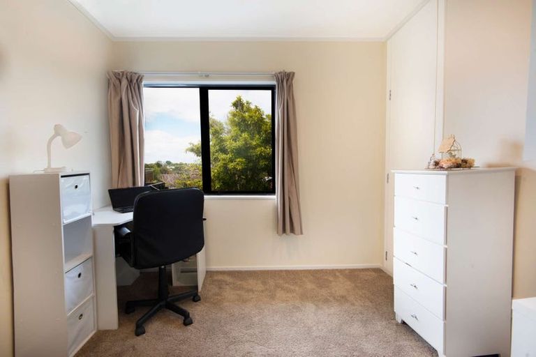 Photo of property in 1/16 Atlantis Place, Totara Vale, Auckland, 0629