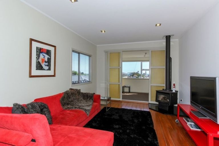 Photo of property in 22 Downe Street, New Plymouth, 4310