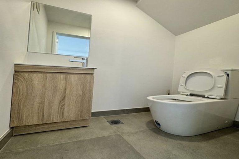 Photo of property in 83 Morihana Close, Glen Eden, 0602