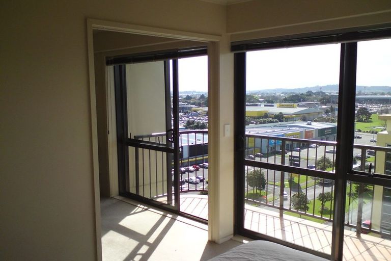 Photo of property in The Rennaissance, 14h/18 Ronwood Avenue, Manukau, Auckland, 2104