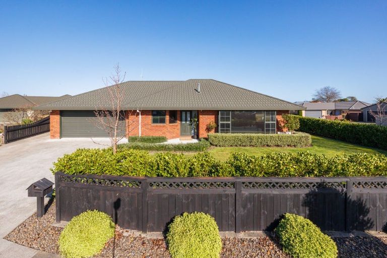 Photo of property in 2 Alpine Grove, Kelvin Grove, Palmerston North, 4414