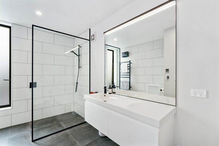 Photo of property in 73 Rob Roy Lane, Wanaka, 9305