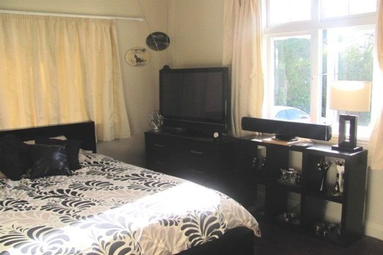 Photo of property in 50 Mana Esplanade, Paremata, Porirua, 5026