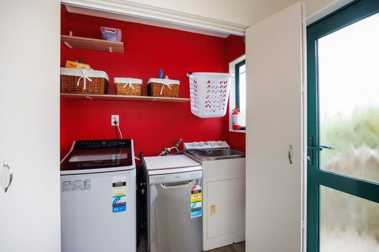 Photo of property in 23 Lydia Place, Kelvin Grove, Palmerston North, 4414