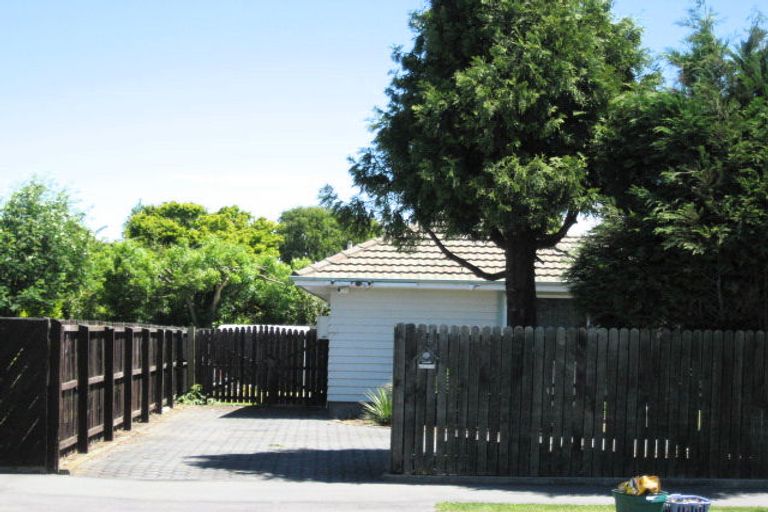 Photo of property in 253 Avonhead Road, Avonhead, Christchurch, 8042