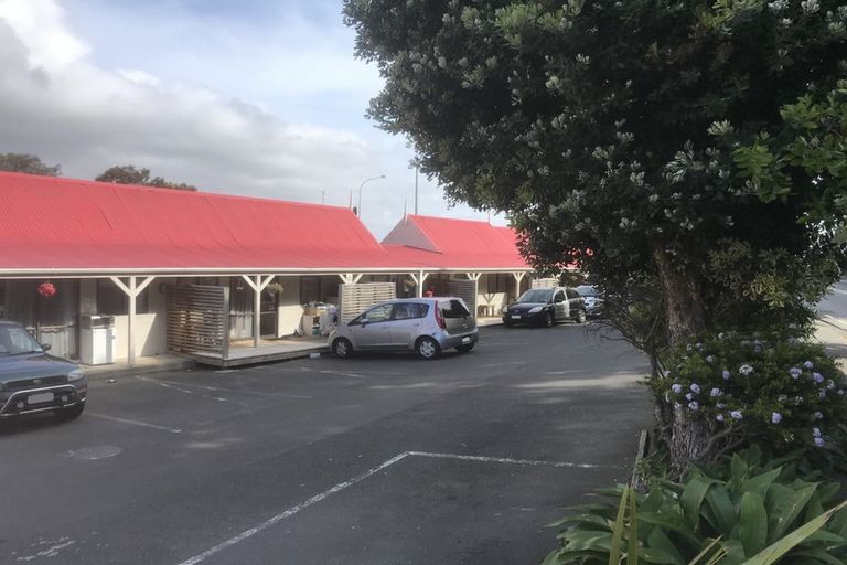 Photo of property in 252 Grounsell Crescent, Belmont, Lower Hutt, 5010