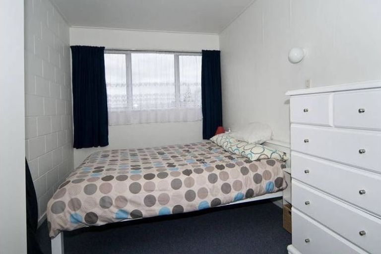 Photo of property in 1 Hinekohu Street, New Lynn, Auckland, 0600