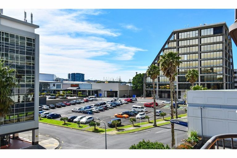 Photo of property in The Rennaissance, 4j/18 Ronwood Avenue, Manukau, Auckland, 2104