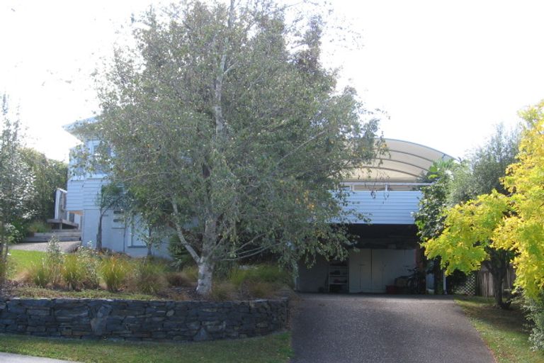 Photo of property in 17a Montana Avenue, Murrays Bay, Auckland, 0630