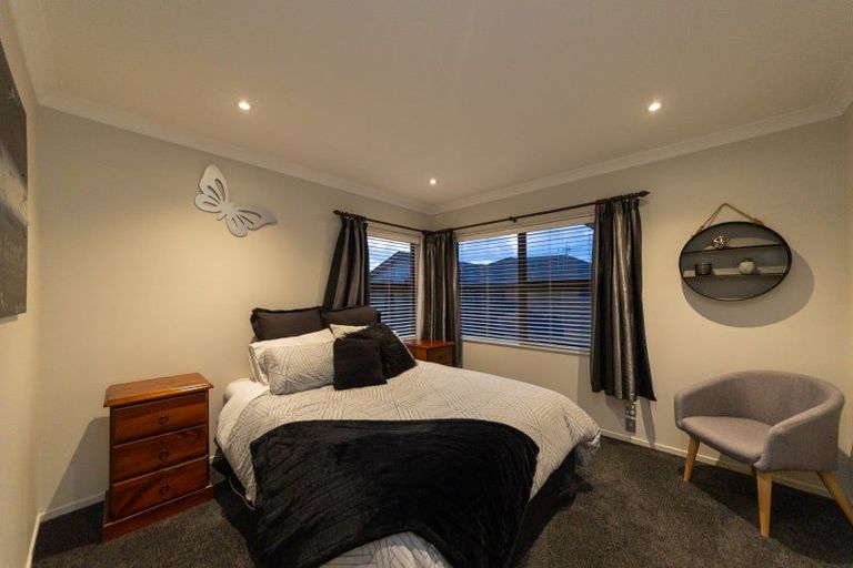 Photo of property in 39 Tennyson Avenue, Kelvin Grove, Palmerston North, 4414