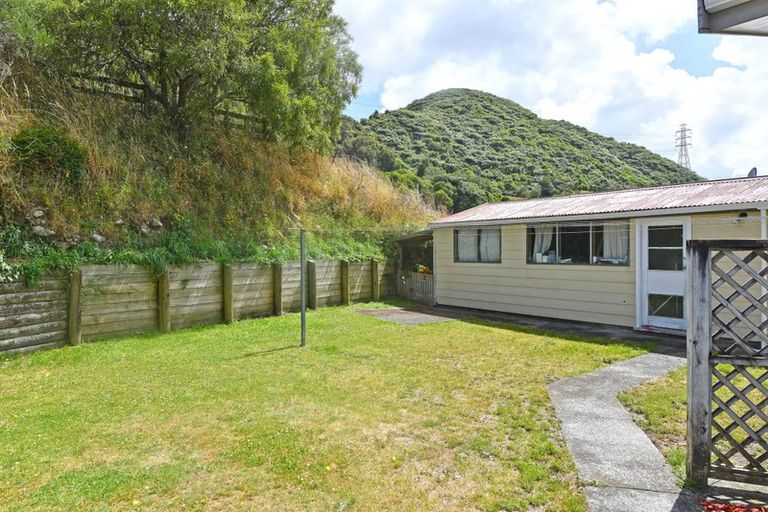 Photo of property in 41 Hartford Crescent, Totara Park, Upper Hutt, 5018