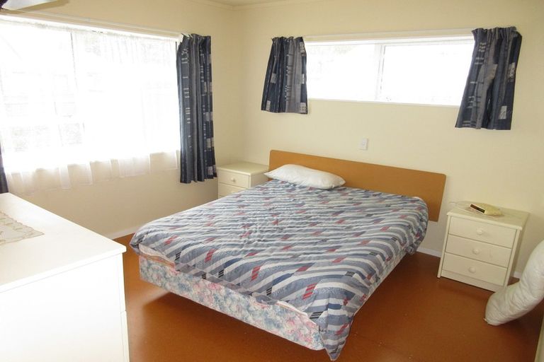 Photo of property in 72 Queens Road, Waikanae Beach, Waikanae, 5036