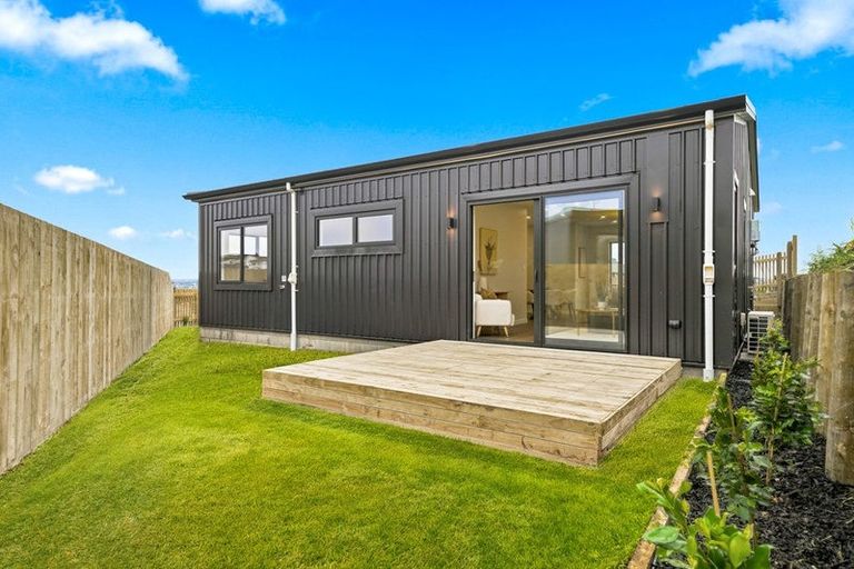 Photo of property in 7 Harakeke Lane, Orewa, 0931