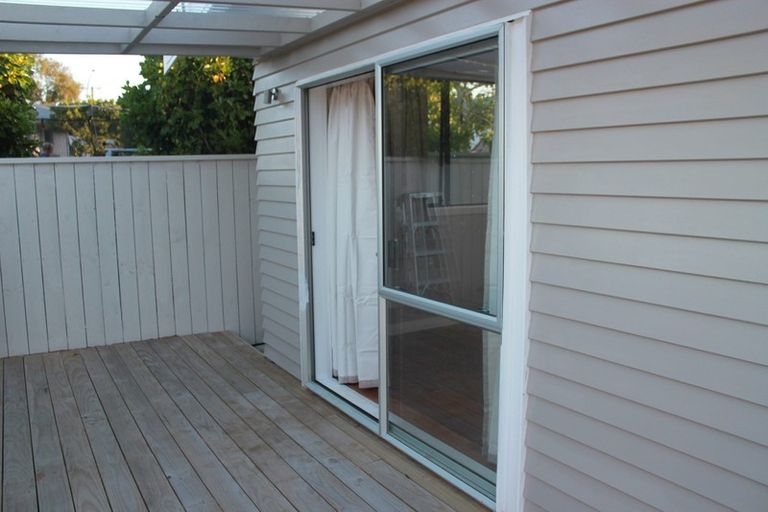 Photo of property in 3 Glen Marine Parade, Glendene, Auckland, 0602