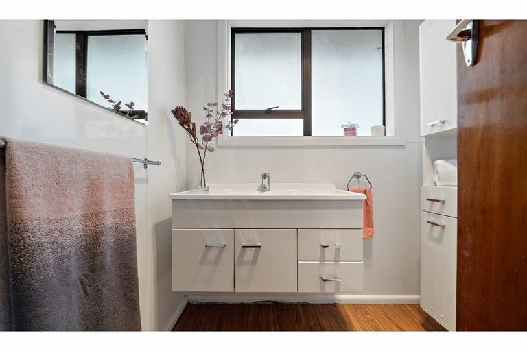 Photo of property in 11 Garvins Road, Hornby, Christchurch, 8042