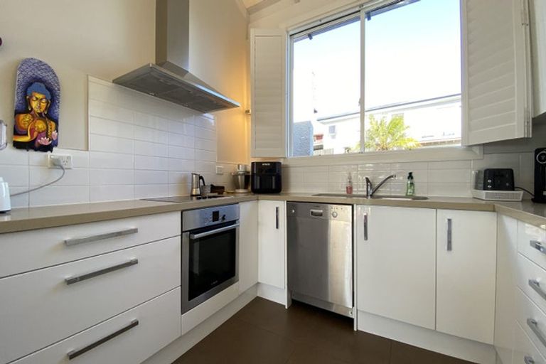 Photo of property in 49b Shanaway Rise, Hillcrest, Auckland, 0627