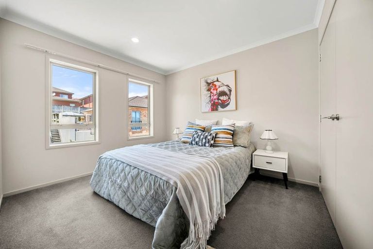 Photo of property in 9 Horizon View Road, Oteha, Auckland, 0632