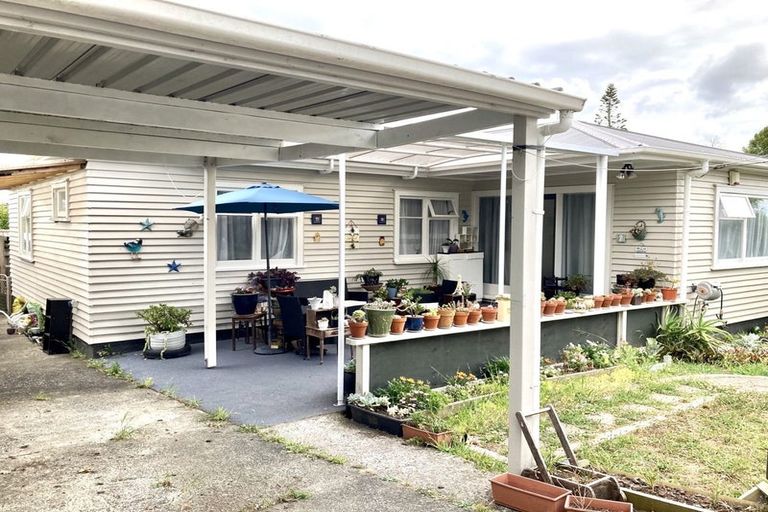 Photo of property in 1/65 Golf Road, New Lynn, Auckland, 0600
