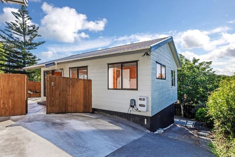 Photo of property in 2/33 Woodstock Road, Forrest Hill, Auckland, 0620