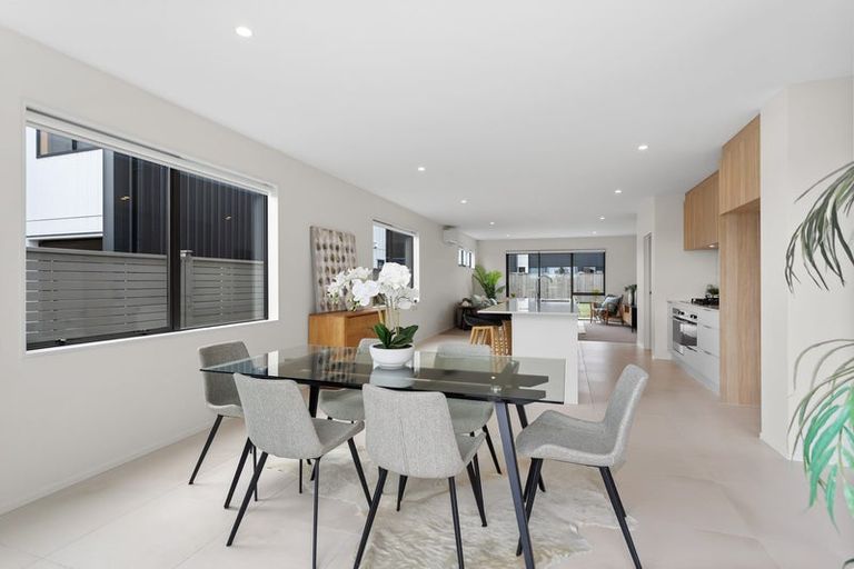 Photo of property in 10 Seafoam Road, Rosehill, Papakura, 2113