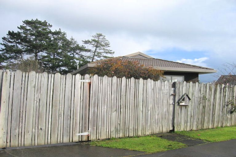 Photo of property in 10 Nedlands Place, Burswood, Auckland, 2013