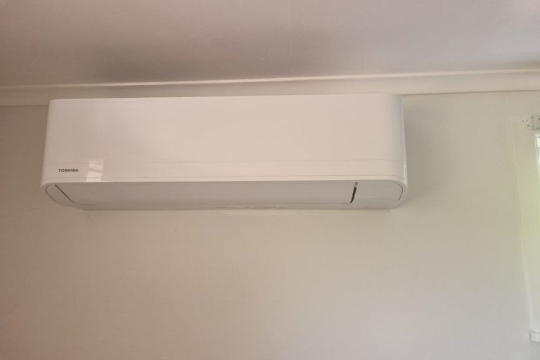 Photo of property in 102 Saddleback Rise, Murrays Bay, Auckland, 0630