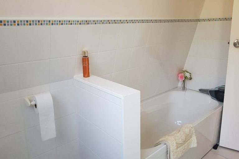 Photo of property in 2/396 Cambridge Terrace, Naenae, Lower Hutt, 5011