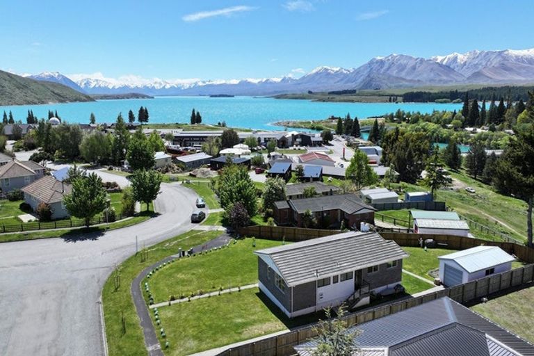 Photo of property in 32 Aorangi Crescent, Lake Tekapo, 7999