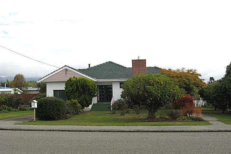 Photo of property in 10 Opie Street, Waimate, 7924