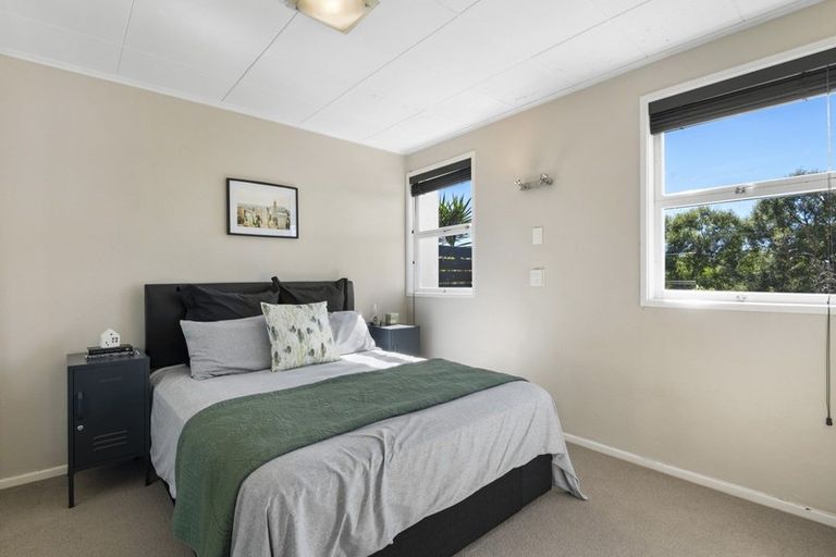 Photo of property in 1/39 St Peters Street, Northcote, Auckland, 0627