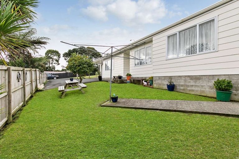 Photo of property in 2 Solea Road, Sunnyvale, Auckland, 0612