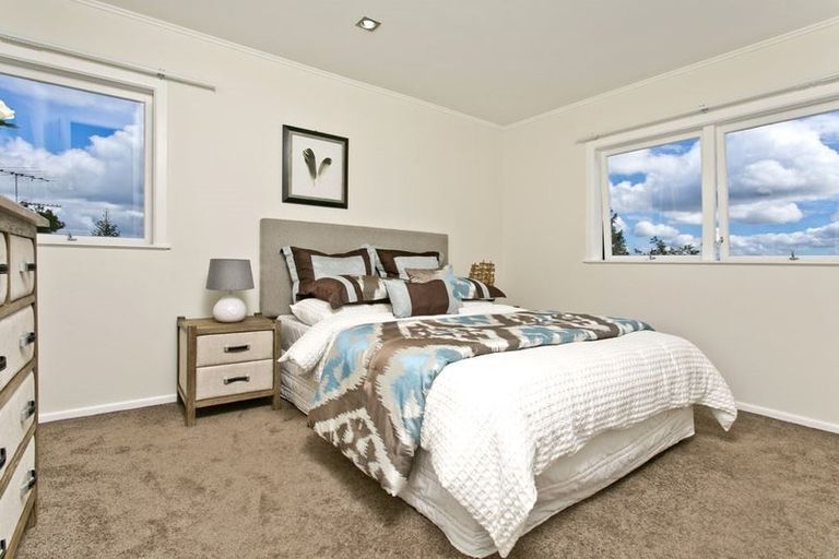 Photo of property in 24 Arrow Road, Forrest Hill, Auckland, 0620