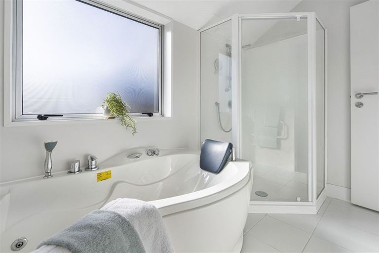 Photo of property in 496c Barbadoes Street, Edgeware, Christchurch, 8013