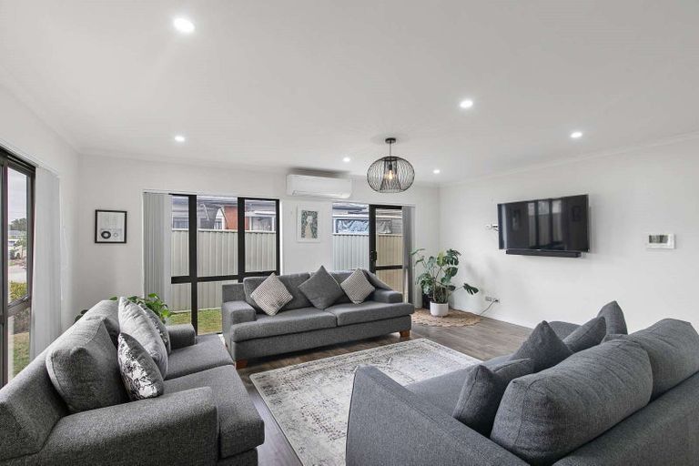 Photo of property in 10 Ancroft Street, Papakura, 2110