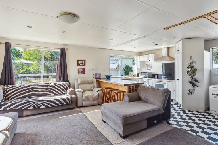 Photo of property in 86 Aorangi Road, Paraparaumu, 5032