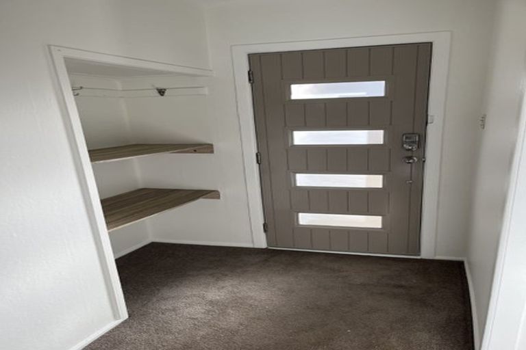 Photo of property in 27 Seaforth Avenue, Mangere Bridge, Auckland, 2022