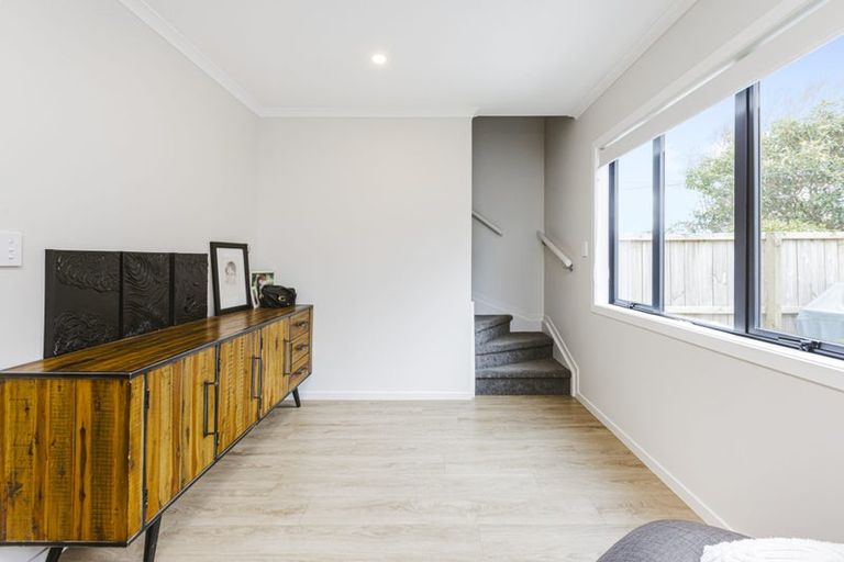 Photo of property in 2/81 Pilkington Road, Panmure, Auckland, 1072