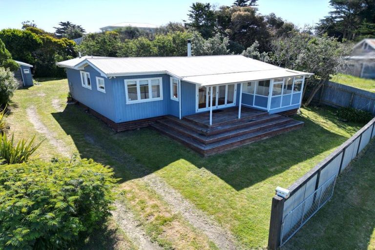Photo of property in 11 Fabrin Street, Foxton Beach, Foxton, 4815