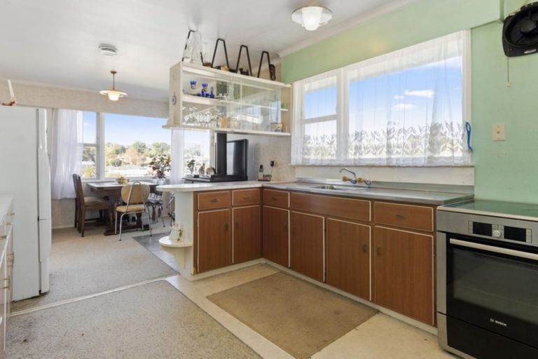 Photo of property in 11 Kingswood Road, Brookfield, Tauranga, 3110