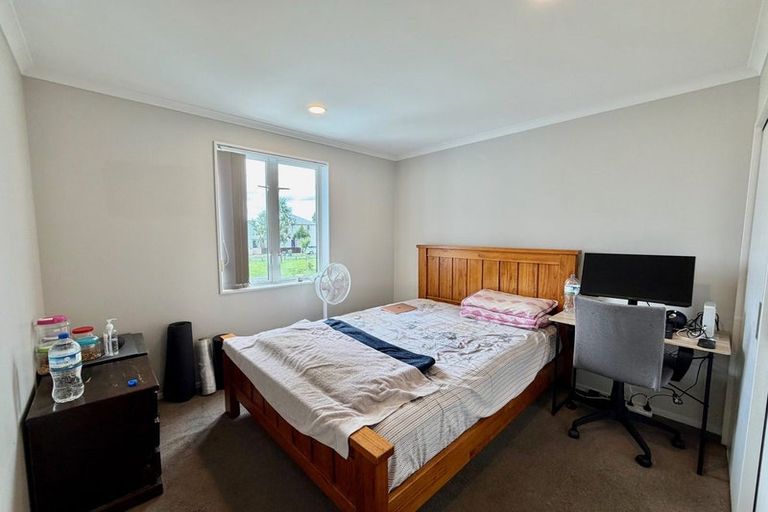 Photo of property in 21 Stitchbird Crescent, Papakura, 2110