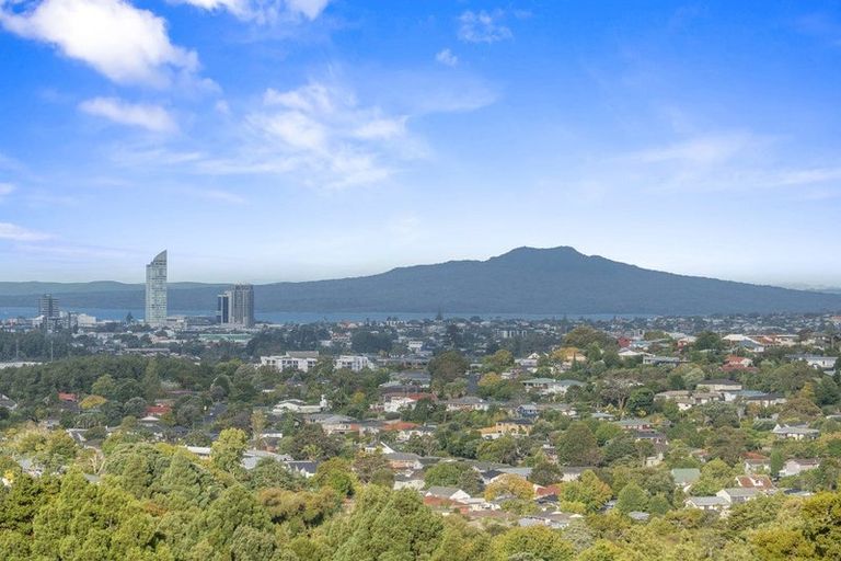 Photo of property in 1/177 Glenfield Road, Hillcrest, Auckland, 0627