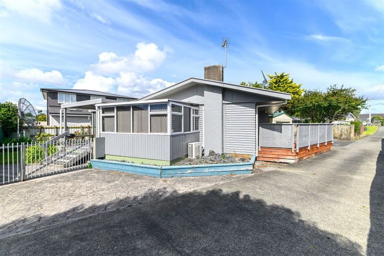 Photo of property in 85 Gloria Avenue, Te Atatu Peninsula, Auckland, 0610