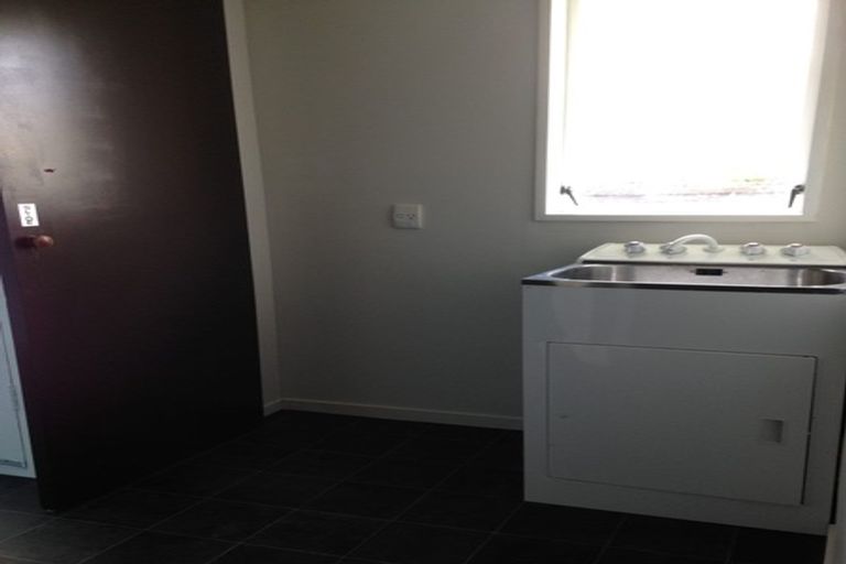 Photo of property in 52 Acacia Street, Kelvin Grove, Palmerston North, 4414