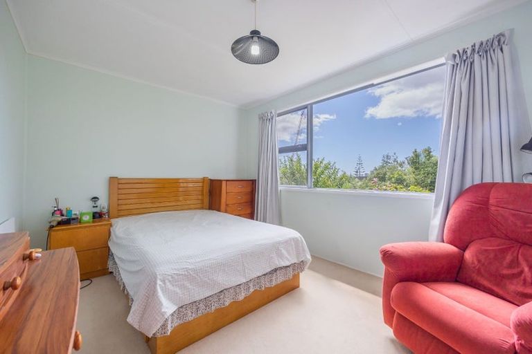 Photo of property in 2/27 Raleigh Road, Northcote, Auckland, 0627